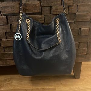 Michael KORS Leather Navy Blue handbag.